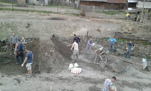 На Тячівщині місцеві мешканці самостійно розширили та забетонували частину комунальної вулиці – 04