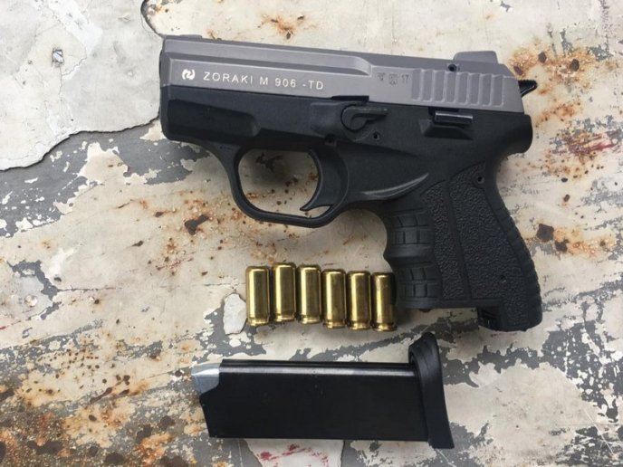 Прикордонники вилучили у словака пістолет – 03 Прикордонники вилучили у словака пістолет – 03