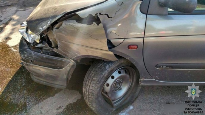 Вранці в Ужгороді зіткнулися дві машини – 06