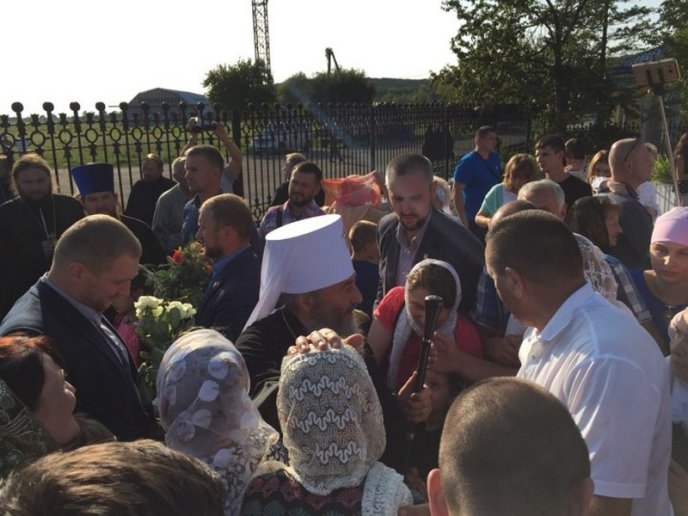 Як в аеропорту "Ужгород" предстоятеля УПЦ МП митрополита Онуфрія зустрічали  – 10