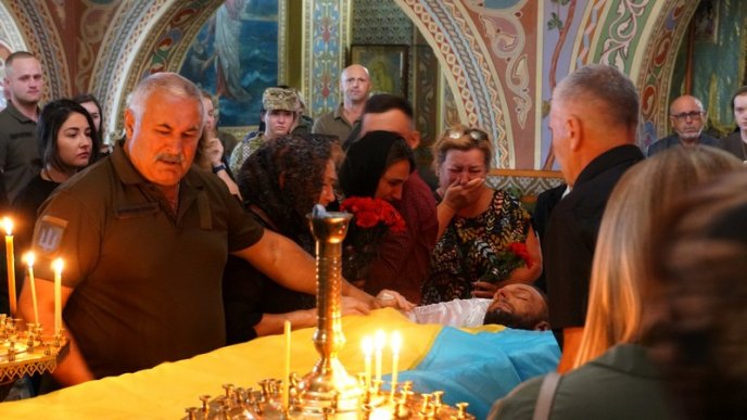 Мукачево сьогодні попрощалося з Героєм, який загинув на війні – 02