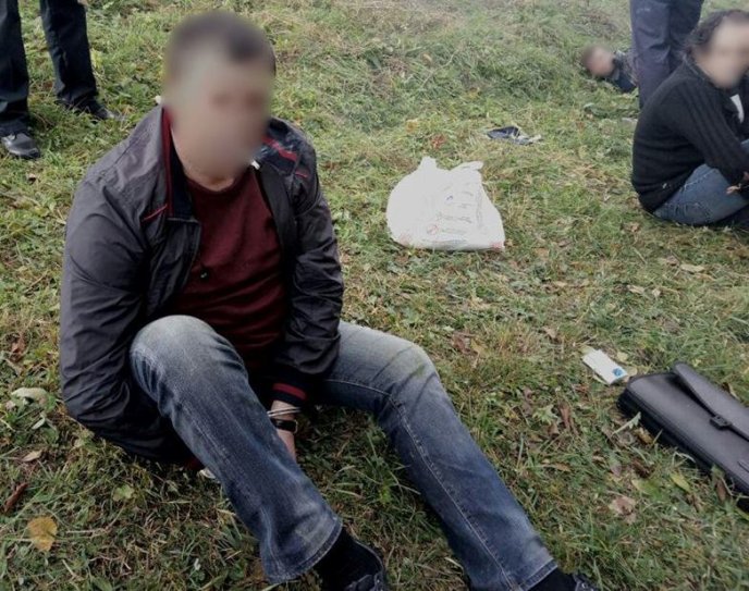 Закарпатські патрульні оприлюднили фото резонансного затримання грабіжників у Нижніх Воротах – 05