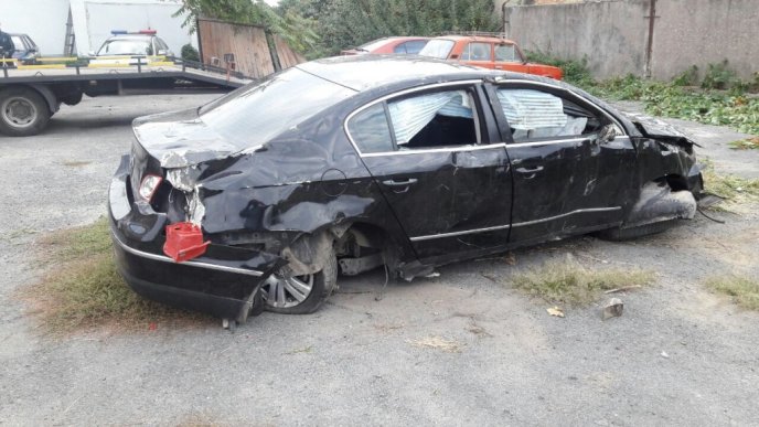 ДТП у Мукачеві: водій іномарки "Фольксваген" зніс огорожу – 04