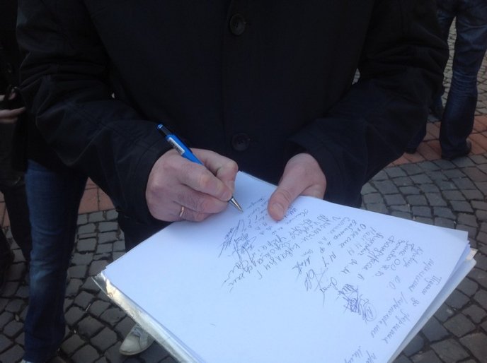 Мукачівці проти меморіалу в центрі міста: люди вимагають перенести поховання (ЗАЯВА,ФОТО) – 06