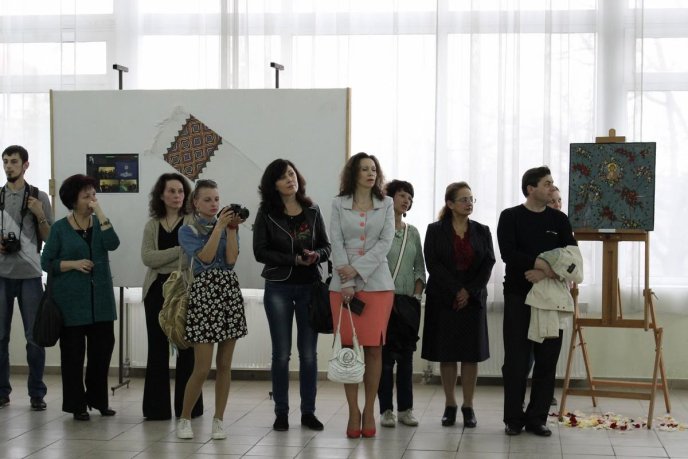 В Ужгороді вперше представили виставку "Яблучний Спас" Артура Тиводара – 09