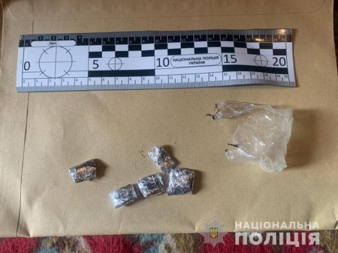 У Мукачеві затримали групу наркоторговців. Одного з них піймали поблизу аквапарку "Карпатія" – 04