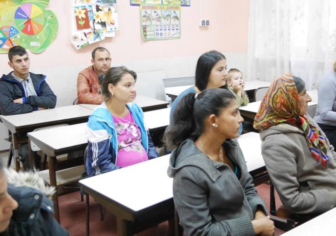 На базі школи №14 в Ужгороді стартує освітній проект для дорослих ромів – 03