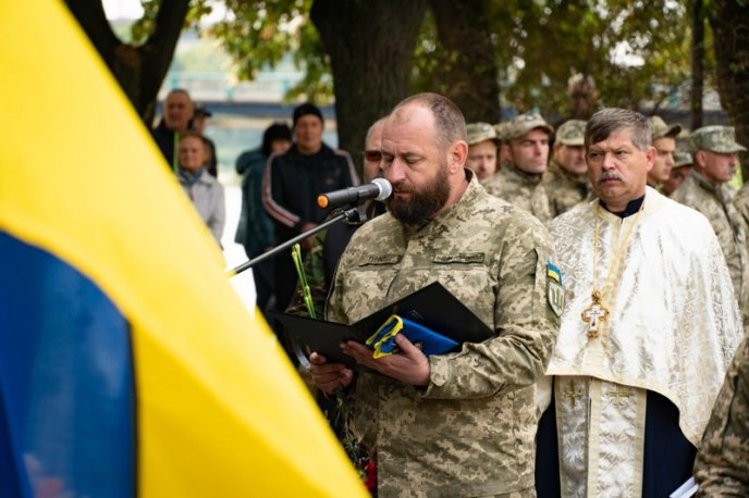 Залишилися дружина і двоє синів: на Закарпатті поховали Героя – 06
