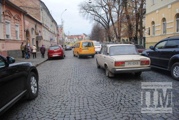 У Мукачеві на вулиці Пушкіна ввели односторонній рух (ФОТО) – 08
