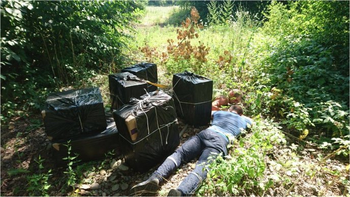 На Виноградівщині троє контрабандистів намагались перетнути угорський кордон через водний канал – 03 На Виноградівщині троє контрабандистів намагались перетнути угорський кордон через водний канал – 03