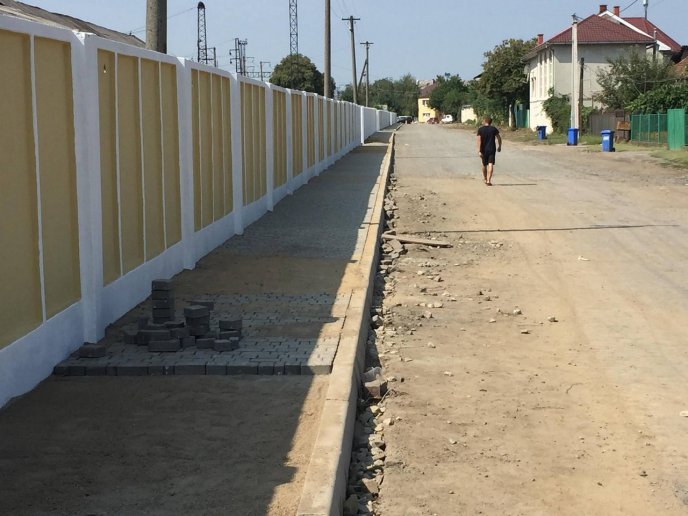 У Мукачеві проводять благоустрій на одній із вулиць міста – 04