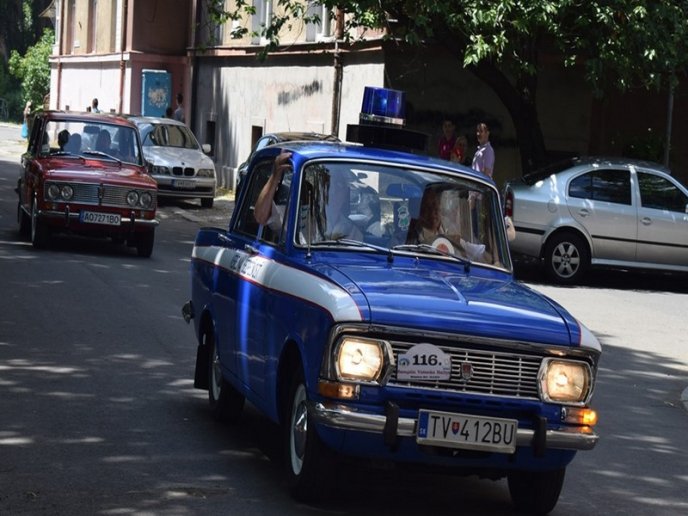 80 ретроавтомобілів і мотоциклів їздили вулицями Ужгорода – 07 80 ретроавтомобілів і мотоциклів їздили вулицями Ужгорода – 07