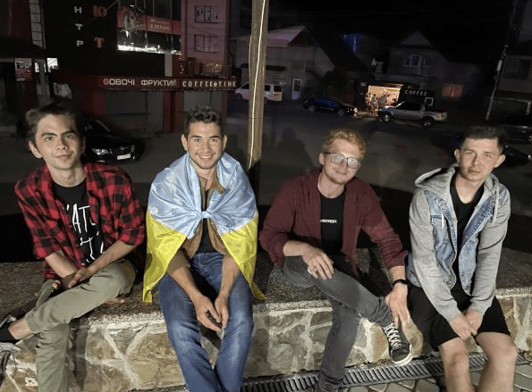 Україна-Швеція 2:1: вболівальники Тячівщини підтримували національну футбольну збірну – 01