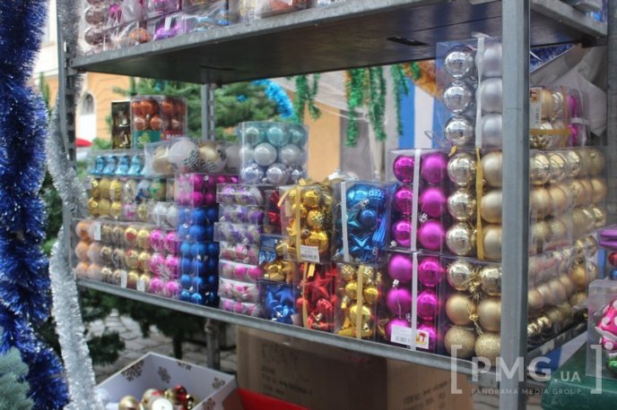 У Мукачеві розпочався новорічний ярмарок – 23