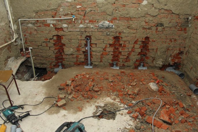 У Мукачівській ЗОШ №6 оновлюють системи водопостачання та водовідведення – 06