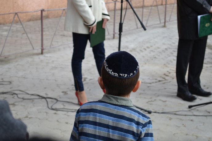 В Ужгороді відкрили пам’ятний знак жертвам Голокосту у вигляді шестикутної зірки Давида – 06