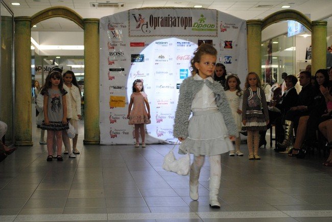Благодійний показ мод - 2011: все, що залишилось за кадром (ФОТО,ВІДЕО)  – 09