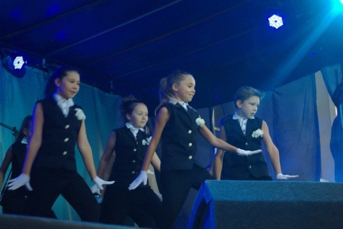 УжНУ з початком нового навчального року вітали Аліна Гросу, "Rock-H" і Степан Гіга (ФОТО) – 05