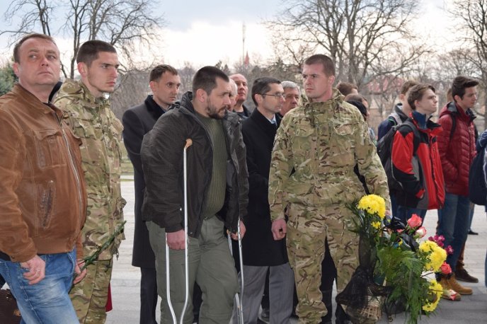 Ужгородці прощаються із загиблим майором АТО Віталієм Постолакі (ФОТО) – 05