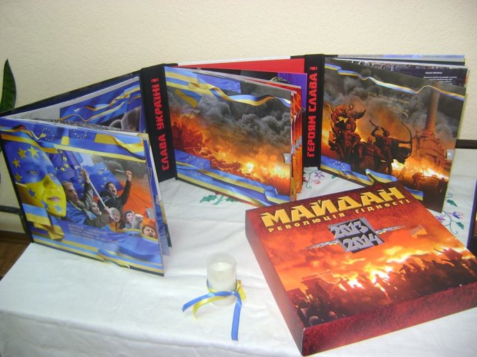 У Мукачеві експонується виставка книги, яка присвячена Революції Гідності – 01