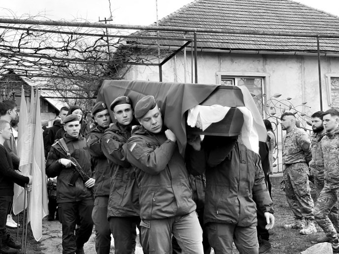 Мукачівщина попрощалася з Героєм, який повернувся із заробітків, щоб захищати Україну – 04