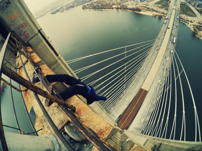 Руфер з Ужгорода похизувався подоланням екстремальних висот українських міст – 05