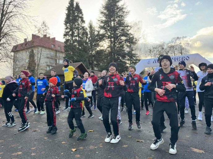 У містах Закарпаття долучилися до забігу «Acting for survivors» – 01