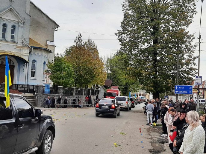 Одна з громад Закарпаття на колінах зустріла Героя – 05 Одна з громад Закарпаття на колінах зустріла Героя – 05