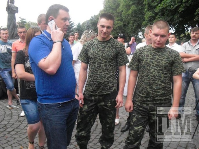 В Ужгороді зустрічали закарпатських військових, яких визволили з полону терористів (ФОТО, ВІДЕО) – 10