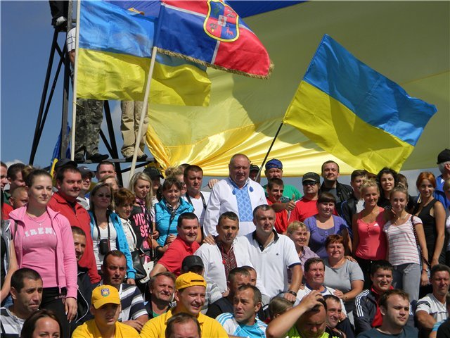 Голова Мукачівської РДА взяв участь у сходженні на полонину Кук та піднятті на ній державного прапору (ФОТО) – 04