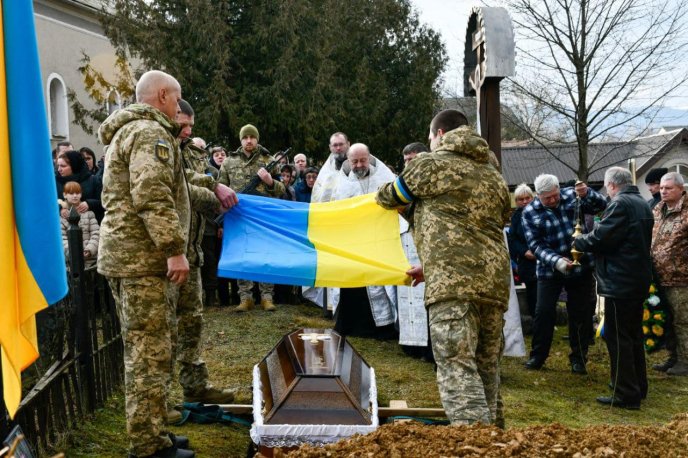В області поховали військового, який загинув у квітні минулого року – 03