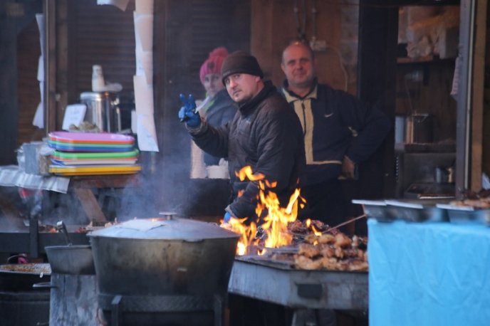Закарпатські вина, смачні страви та дзвінкі пісні: у Мукачеві урочисто відкрили фестиваль "Червене вино" – 05