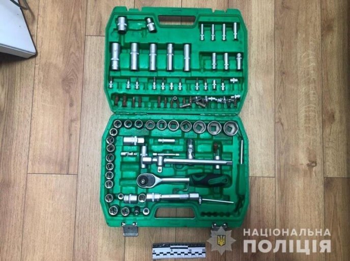 Серія крадіжок: чоловік 15 разів проникав до одного і того ж приміщення – 04