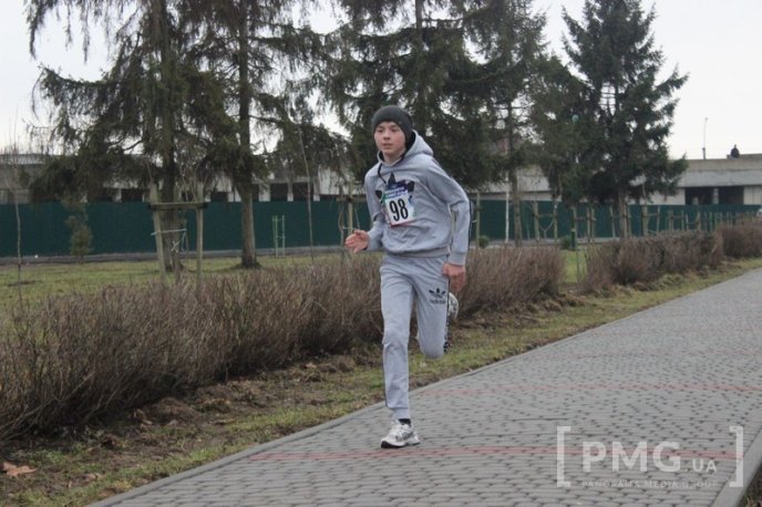 У мукачівському Парку Перемоги відбувся "Забіг закоханих" – 13