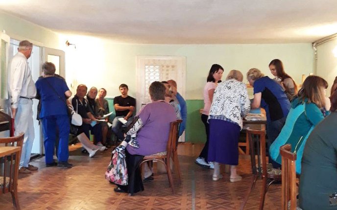 На Закарпаття приїхали лікарі зі США: люди масово записуються до них на огляд – 06