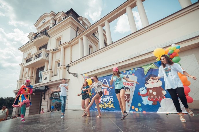 В Ужгороді дітям організували солодке свято – 18