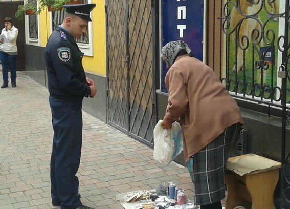 Хустські правоохоронці боряться проти стихійної торгівлі – 01