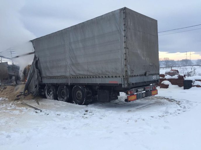 Нові деталі пожежі біля Ракошина: від російської вантажівки нічого не залишилось – 03