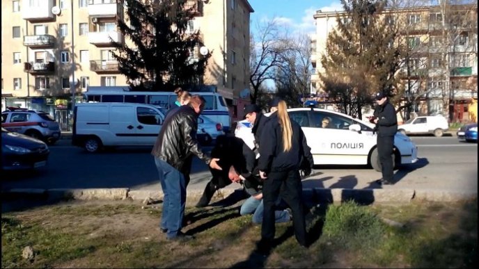 Поліція затримала в Ужгороді агресивного пасажира авто – 01