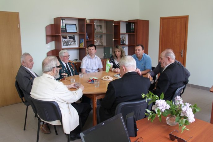 Ветеранів Великої вітчизняної війни зібрали, щоб послухати про війну та привітати зі святом (ФОТО) – 05