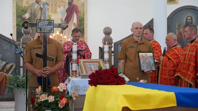 Закарпаття попрощалось з 20-річним полеглим Героєм Денисом Білим – 02 Закарпаття попрощалось з 20-річним полеглим Героєм Денисом Білим – 02