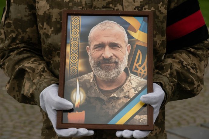 В Ужгороді поховали Героя, який минулого року став на захист України – 01 В Ужгороді поховали Героя, який минулого року став на захист України – 01