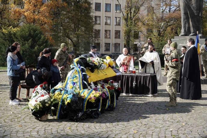 В Ужгороді поховали 35-річного захисника, який загинув на Донеччині – 02 В Ужгороді поховали 35-річного захисника, який загинув на Донеччині – 02