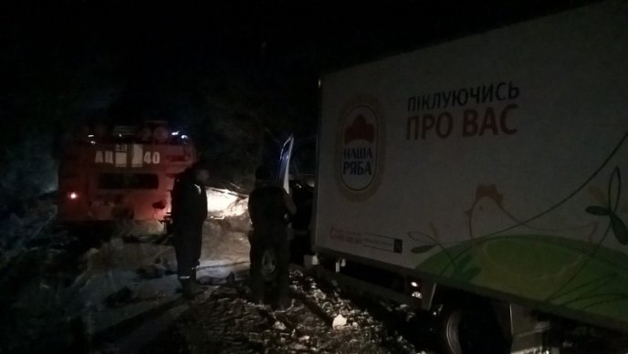 На Рахівщині автобус "Чернівці-Ужгород" занесло у кювет – 03