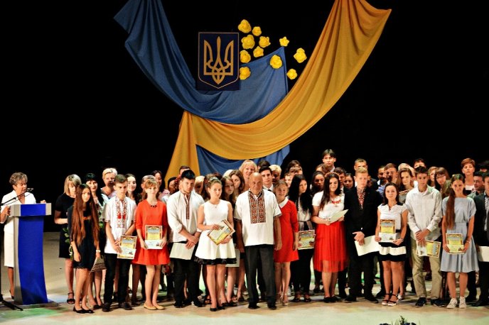 Юні закарпатці отримали по кілька тисяч гривень за перемоги у всеукраїнських учнівських олімпіадах – 01