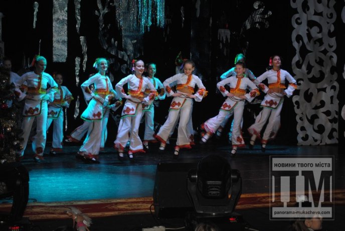 У Мукачеві завершився музичний фестиваль "Різдвяна зіронька - 2015" (ФОТОРЕПОРТАЖ) – 06 У Мукачеві завершився музичний фестиваль "Різдвяна зіронька - 2015" (ФОТОРЕПОРТАЖ) – 06