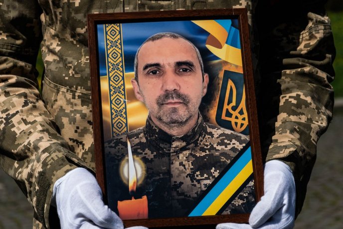 Отримав травми у боях на Торецькому напрямку: Закарпаття попрощалося з Героєм – 01 Отримав травми у боях на Торецькому напрямку: Закарпаття попрощалося з Героєм – 01