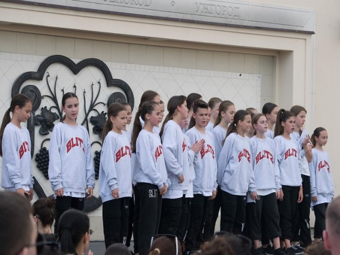 Як у центрі Ужгорода сьогодні танцювали – 07 Як у центрі Ужгорода сьогодні танцювали – 07