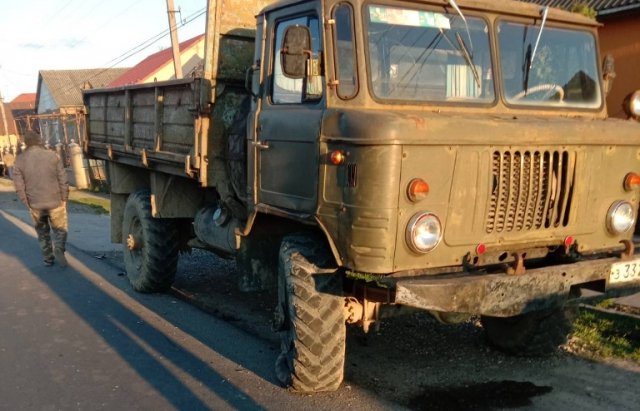 На Виноградівщині іномарка в’їхала в електричний стовп – 02