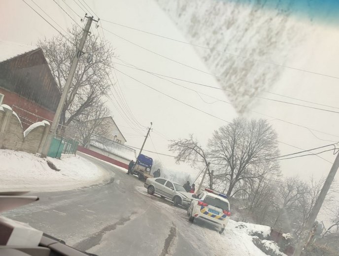 На місці працює поліція: в одній із громад Закарпаття сталась аварія – 01 На місці працює поліція: в одній із громад Закарпаття сталась аварія – 01